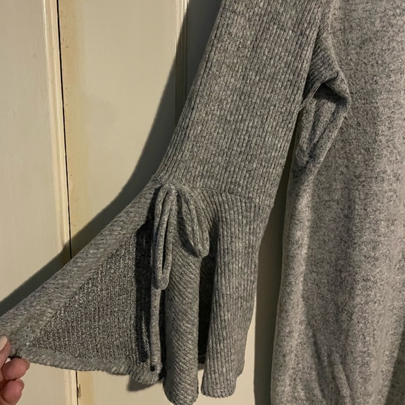 NWOT heather gray sweater. - Picture 4 of 4